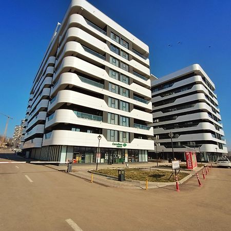 Super Apartments Near Airport With Shop & Free Parking 雅西 外观 照片