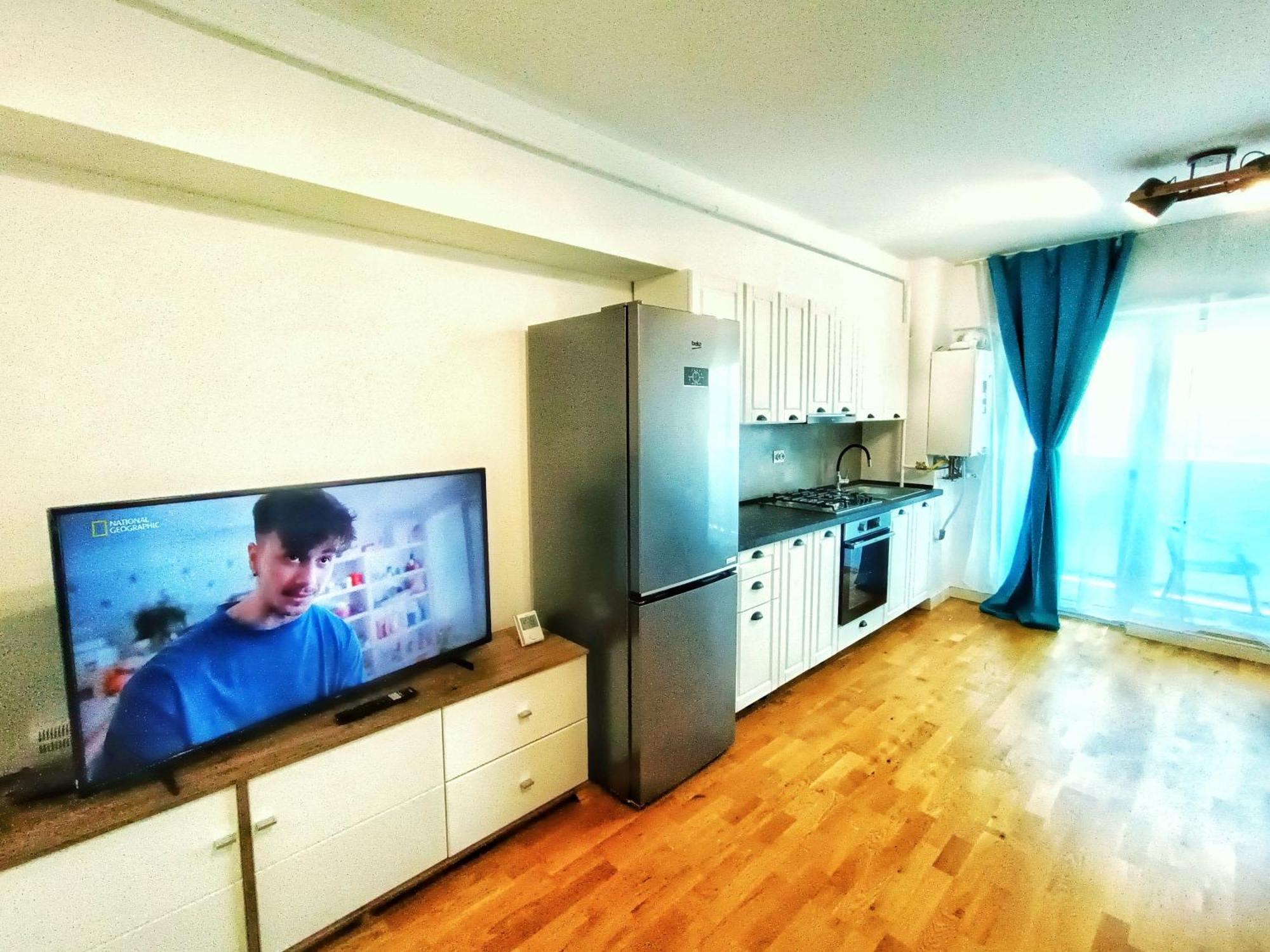 Super Apartments Near Airport With Shop & Free Parking 雅西 外观 照片