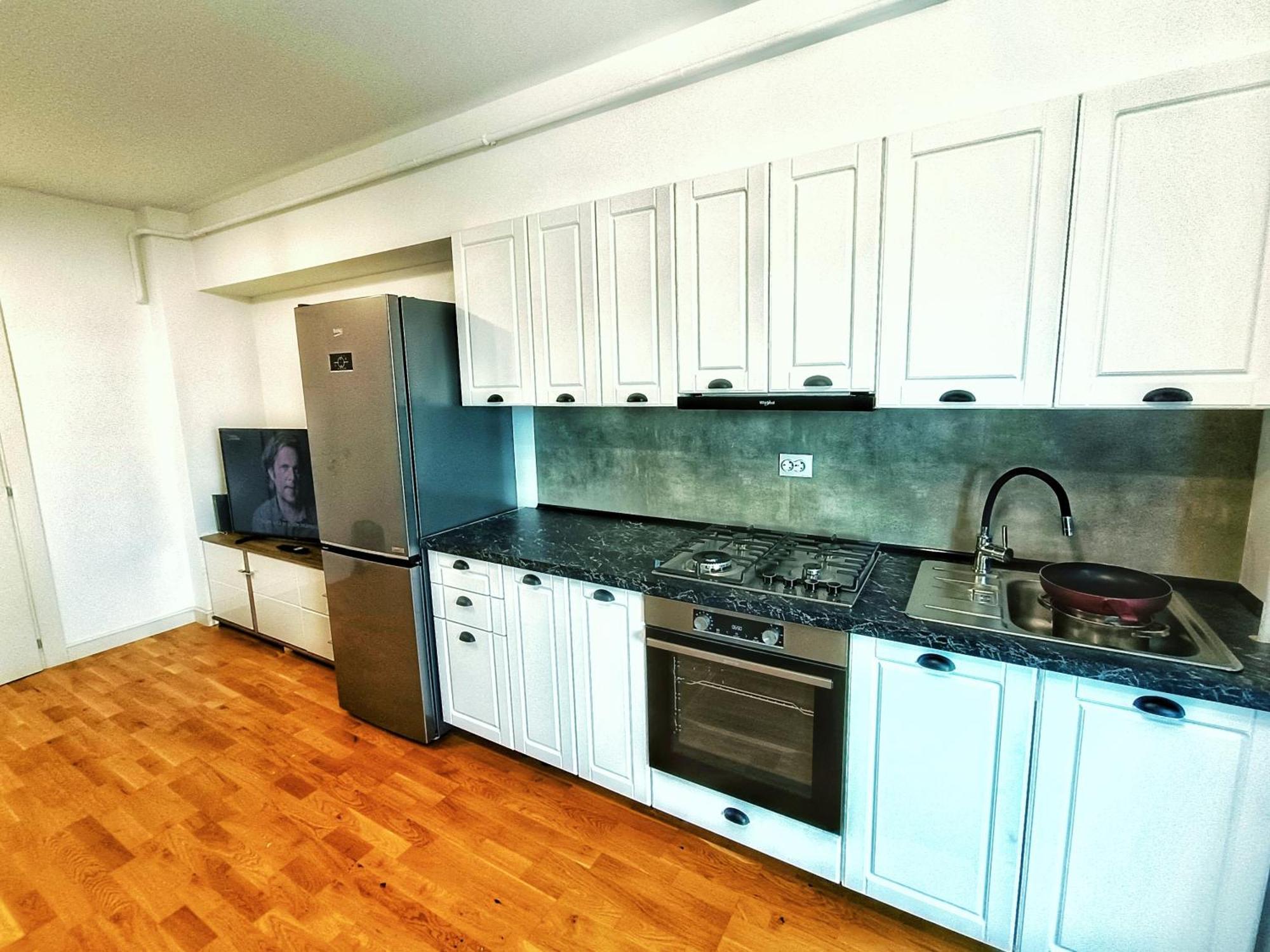 Super Apartments Near Airport With Shop & Free Parking 雅西 外观 照片